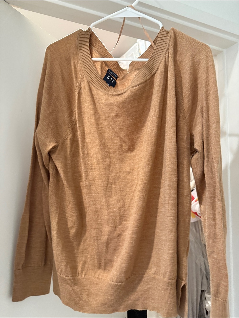 GAP Merino Wool Women's Crewneck Sweater in Camel Brown